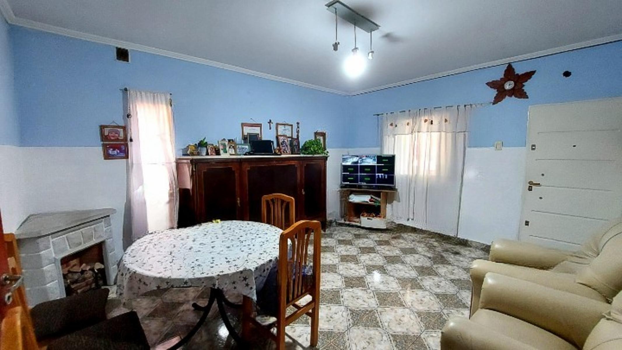 CASA DOS FAMILIAS CASTELAR, MORON SUR — foto 6
