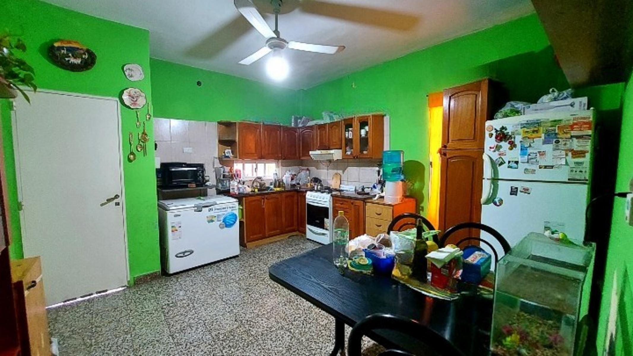 CASA DOS FAMILIAS CASTELAR, MORON SUR — foto 11