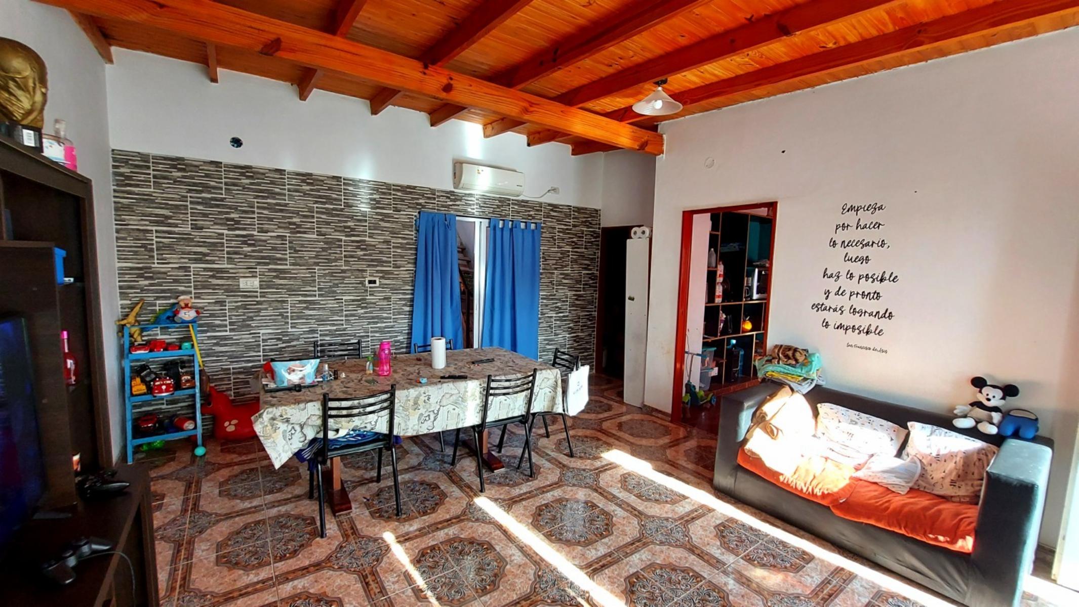 CASA DOS FAMILIAS CASTELAR, MORON SUR — foto 15