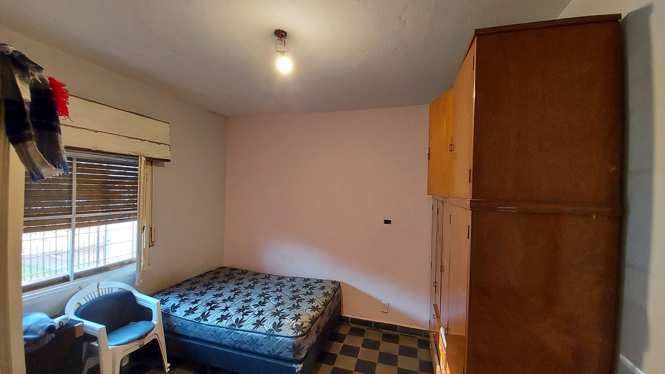 CASA A REFACCIONAR SOBRE LOTE PROPIO DE 10 X 25 — foto 4