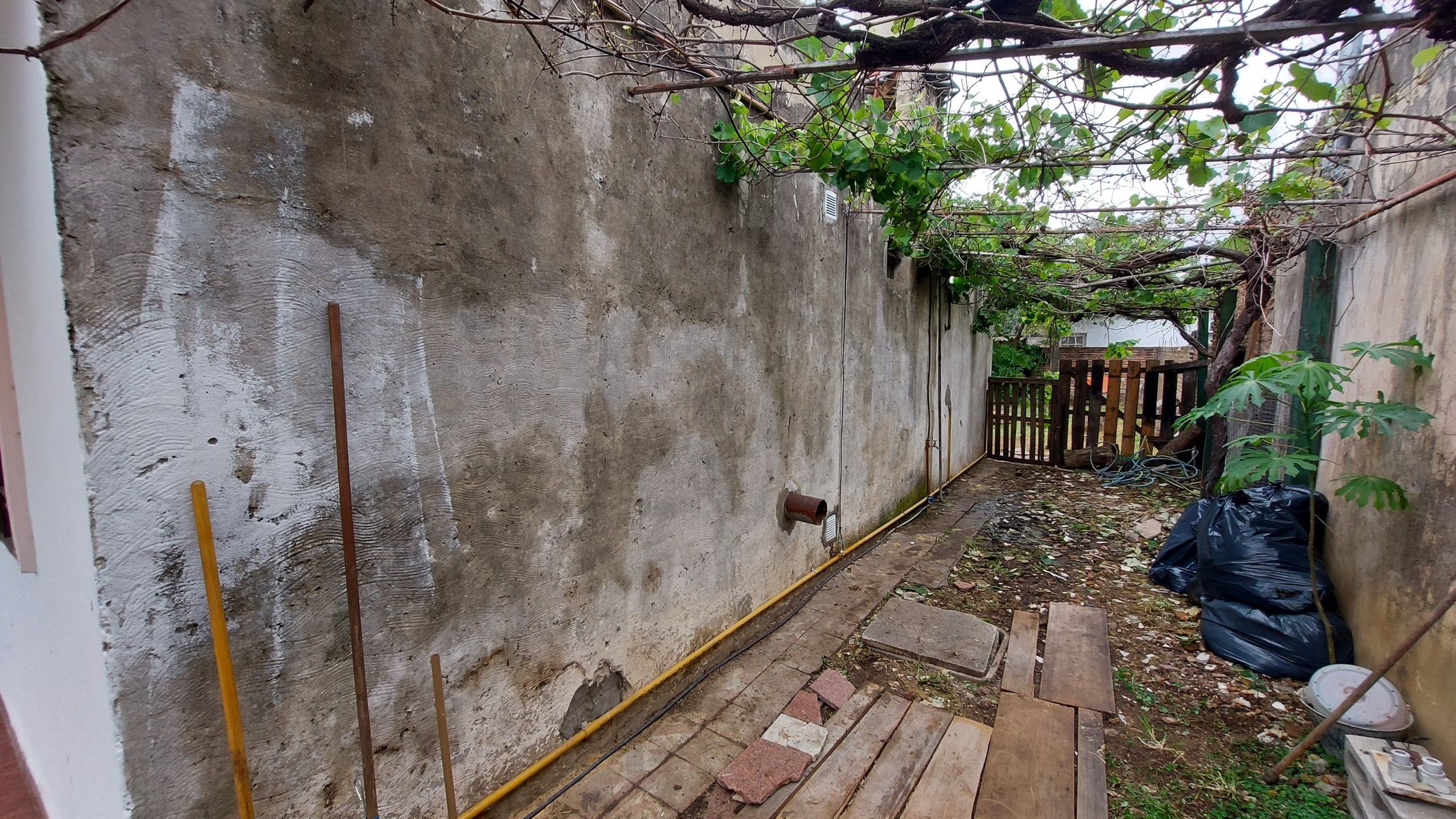 CASA A REFACCIONAR SOBRE LOTE PROPIO DE 10 X 25 — foto 6