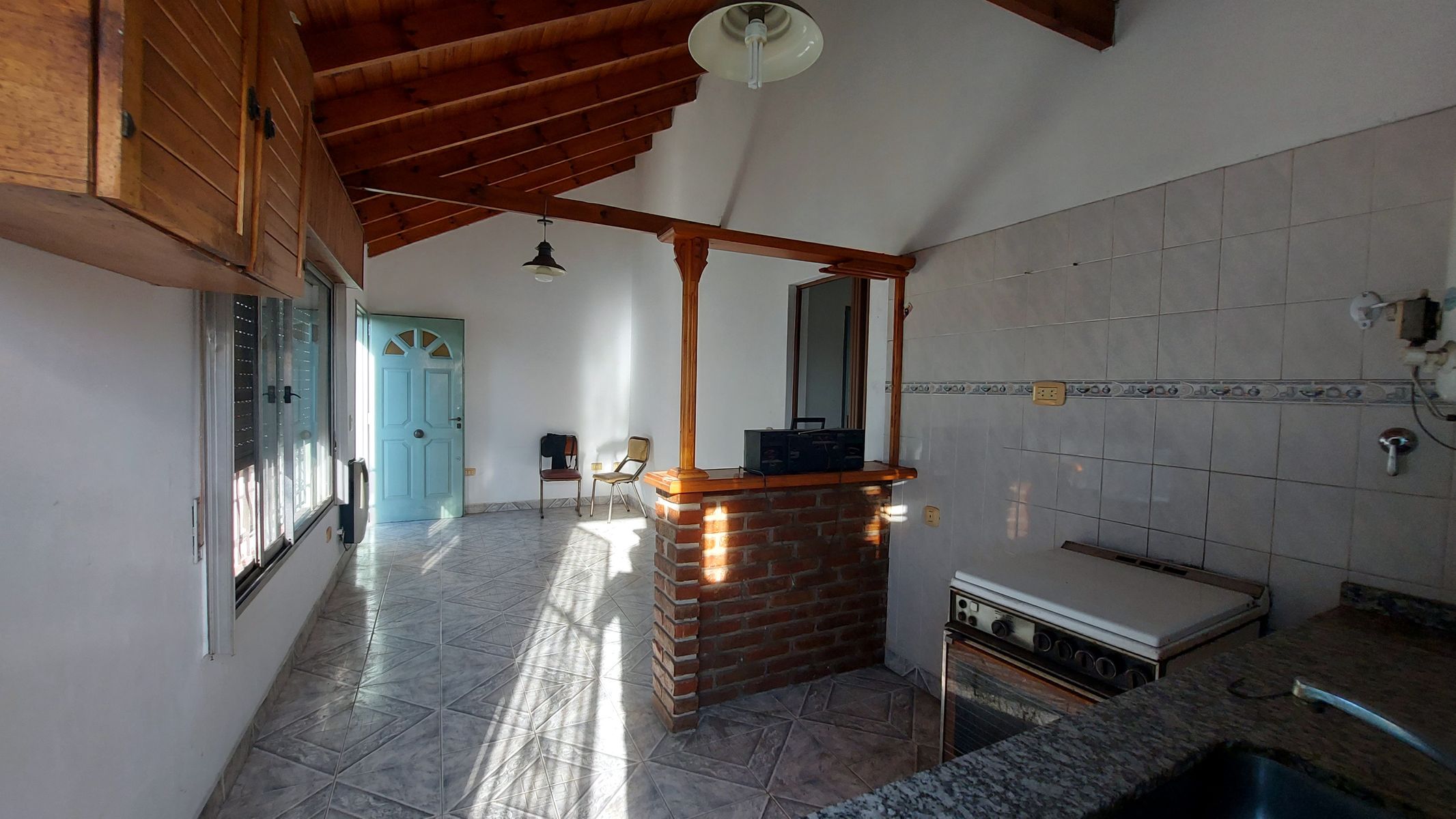 Venta 2 casas en mismo lote Moron - 1