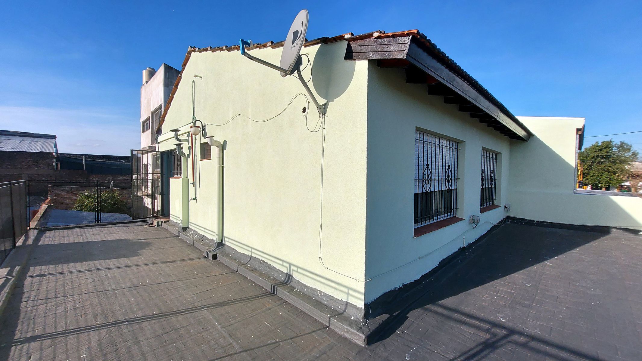 Venta 2 casas en mismo lote Moron - 4