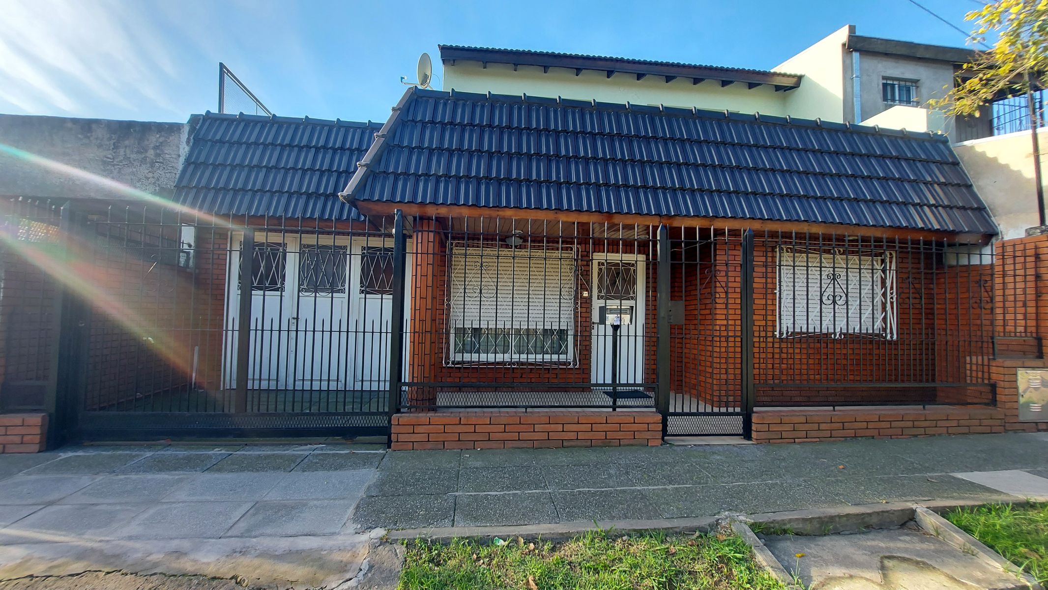 Venta 2 casas en mismo lote Moron - 10