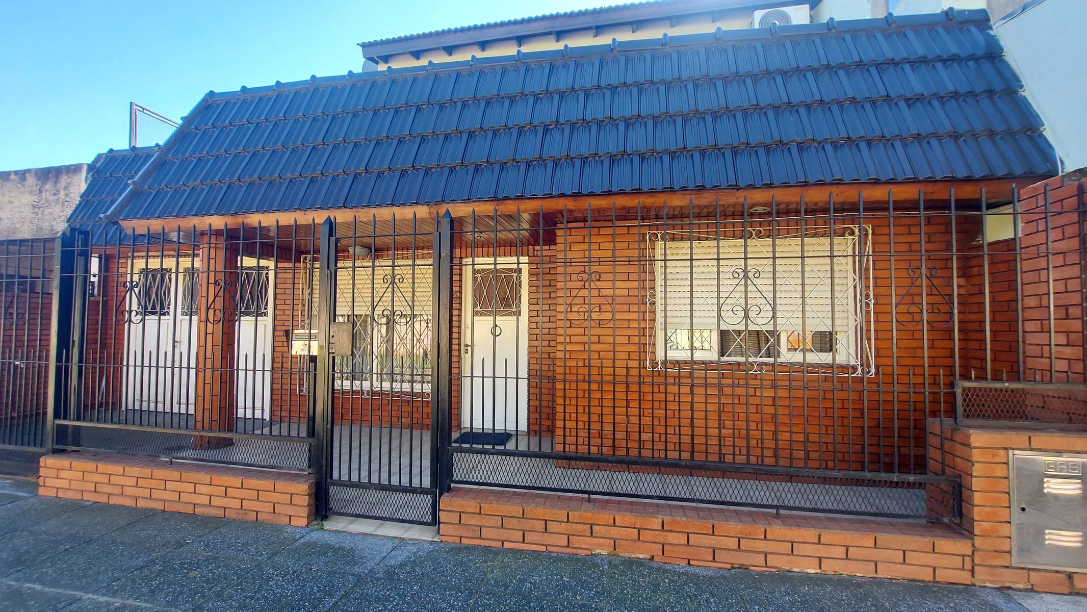 Venta 2 casas en mismo lote Moron - 12