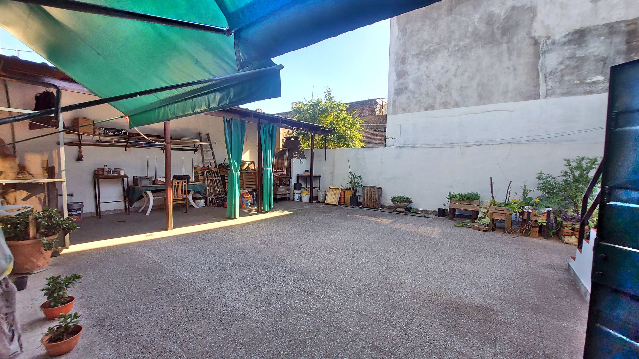 Venta 2 casas en mismo lote Moron - 24
