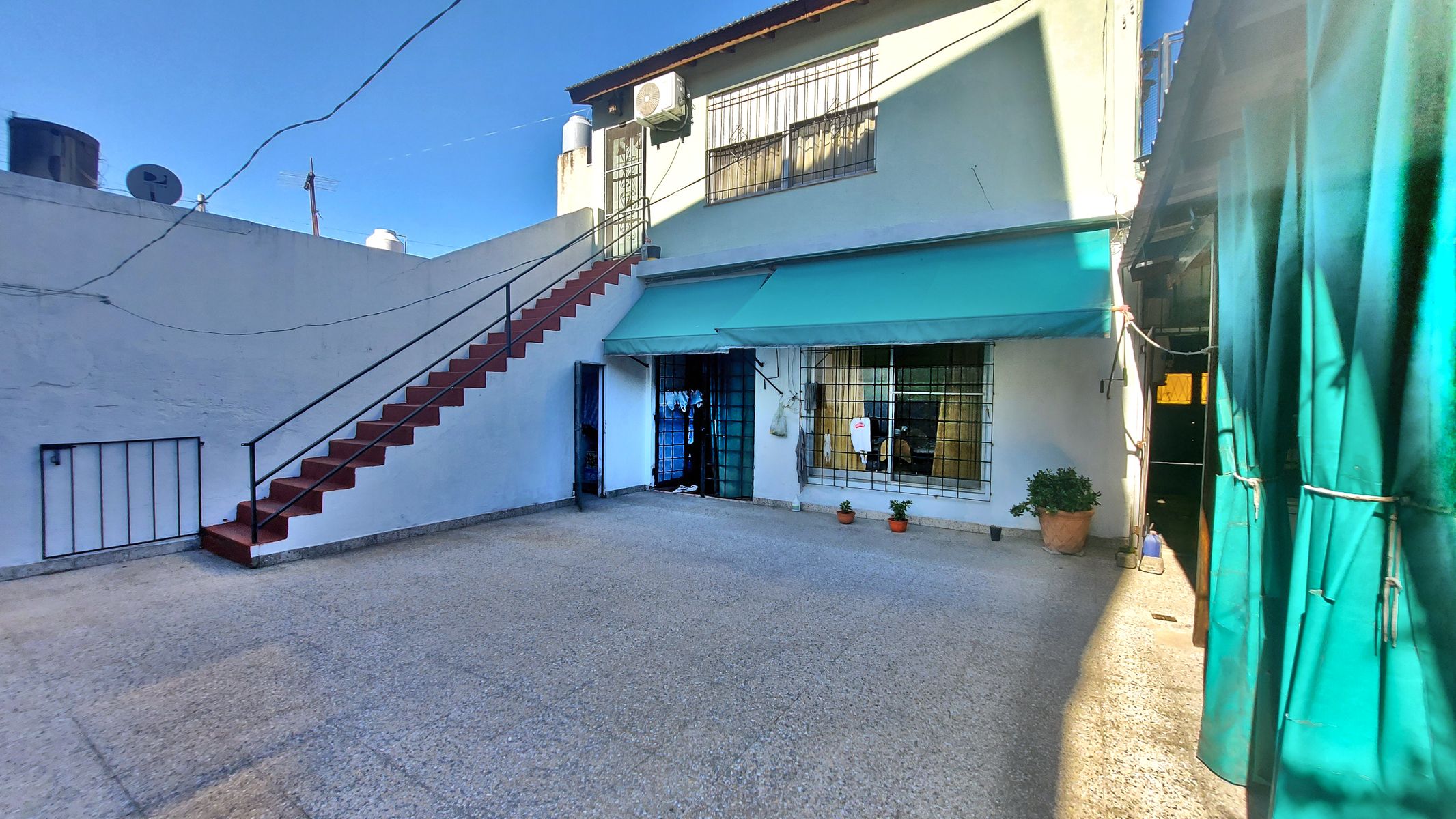 Venta 2 casas en mismo lote Moron - 26