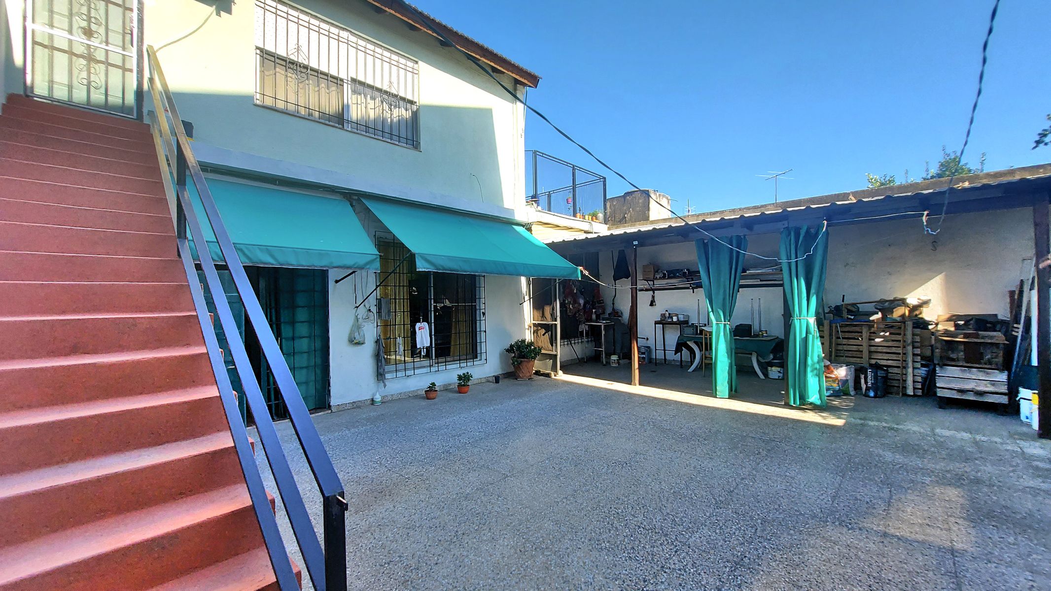 Venta 2 casas en mismo lote Moron - 27