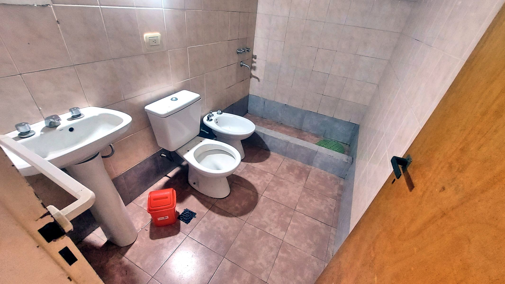 Alquiler 2 ambientes Moron con patio - 2