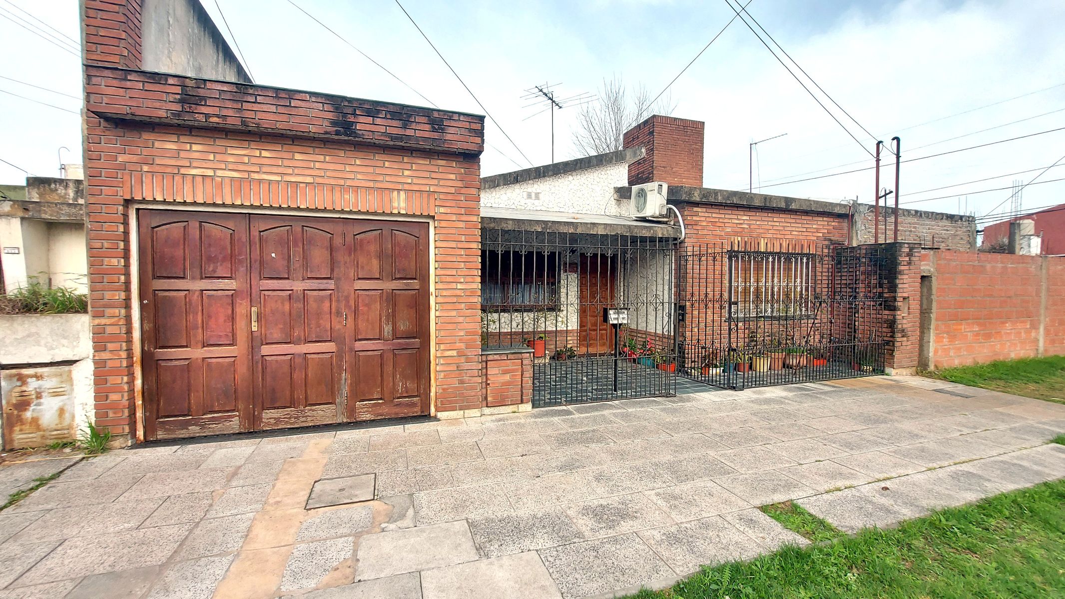 Venta casa 4 ambientes Moron Castelar - Apto Credito - 25