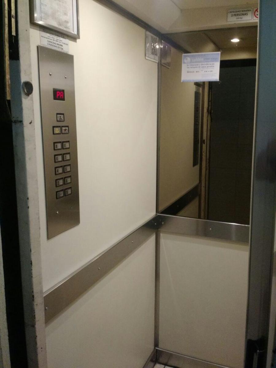 Departamento 1 dormitorio en Recoleta. Edificio de excelente construcción con cochera.