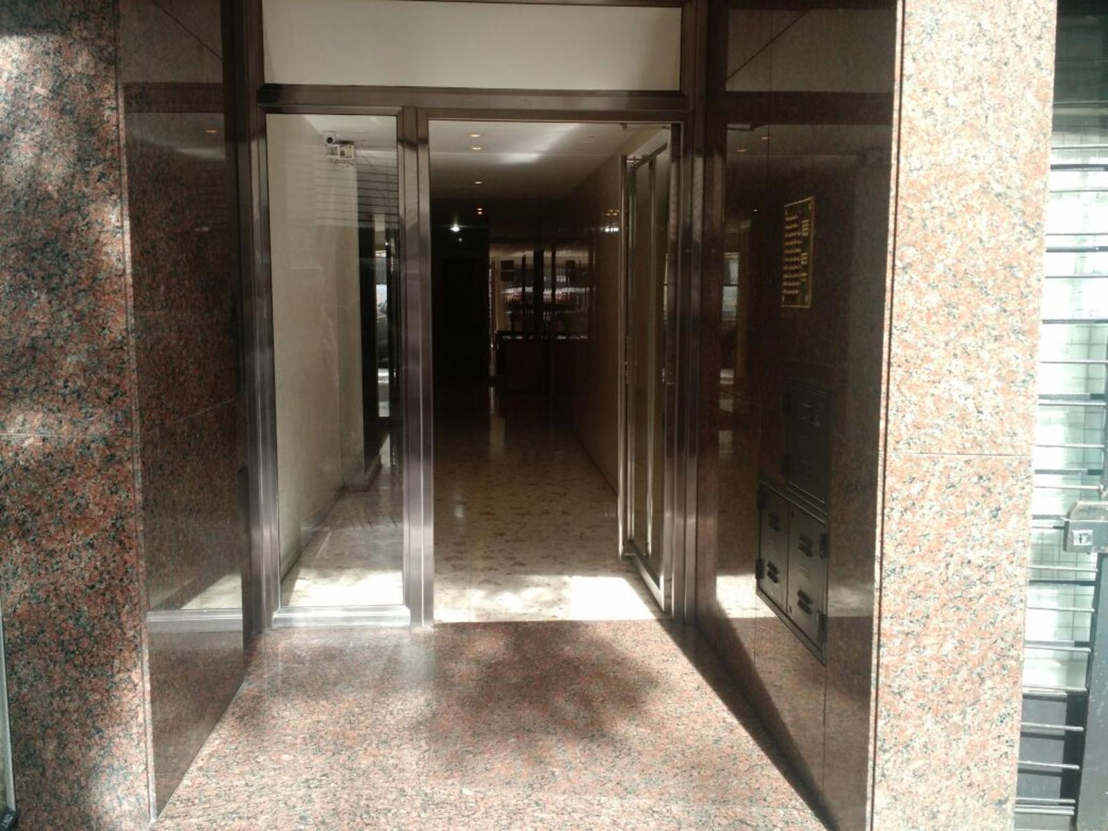Departamento 1 dormitorio en Recoleta. Edificio de excelente construcción con cochera. — foto 4