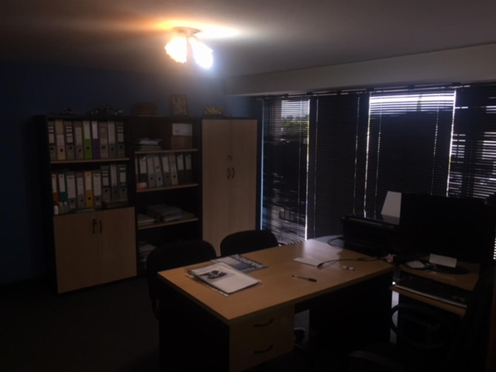 GALPON CON OFICINAS AL FRENTE - 10