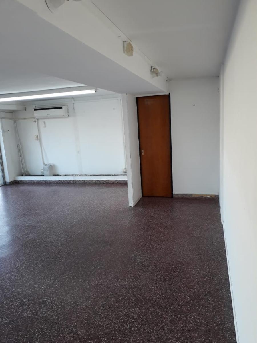 GALPON CON OFICINAS AL FRENTE - 17