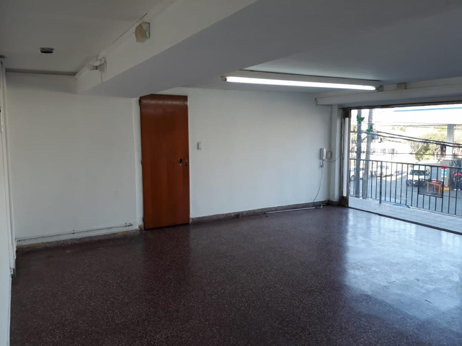 GALPON CON OFICINAS AL FRENTE - 18