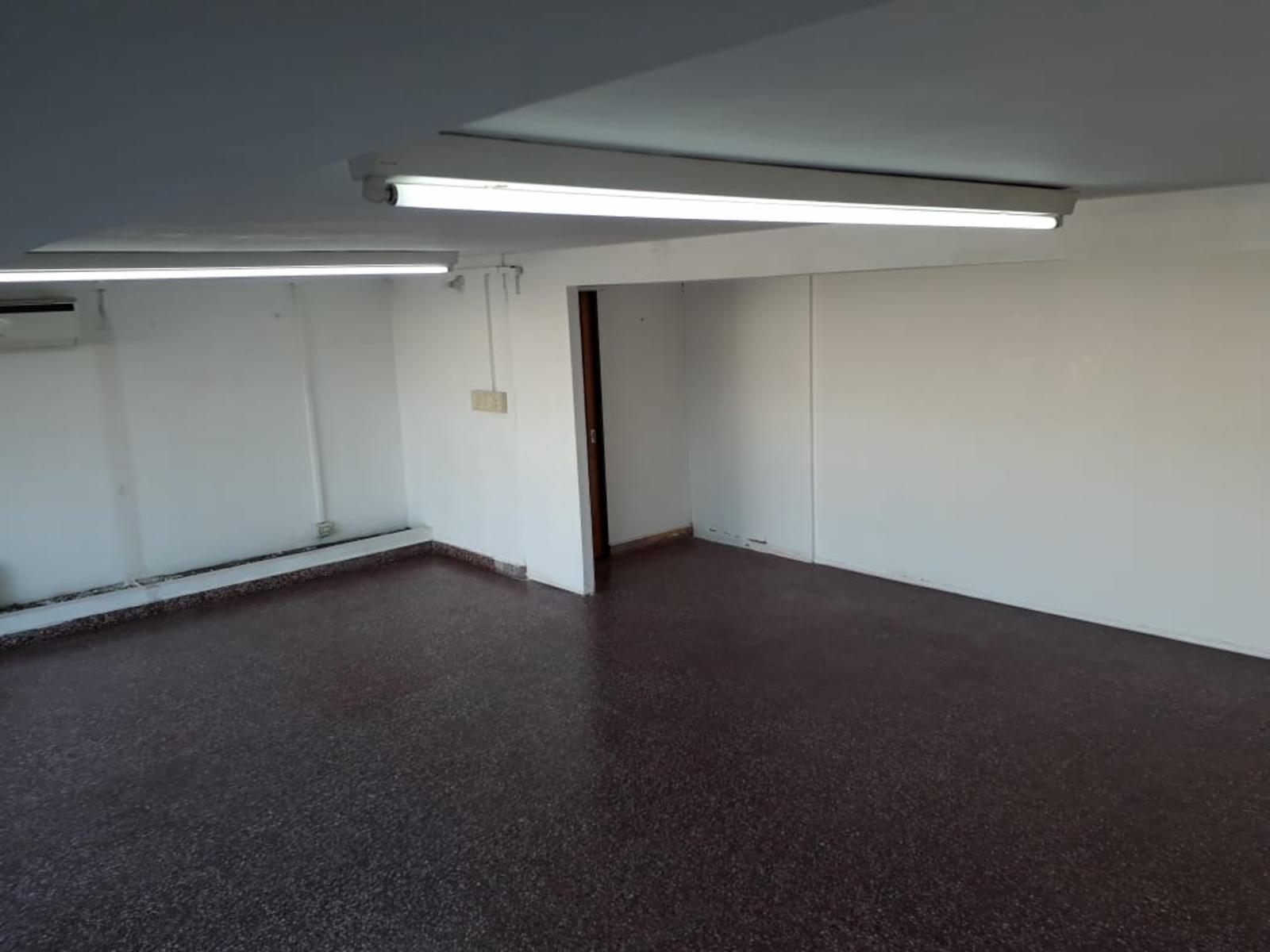 GALPON CON OFICINAS AL FRENTE - 22