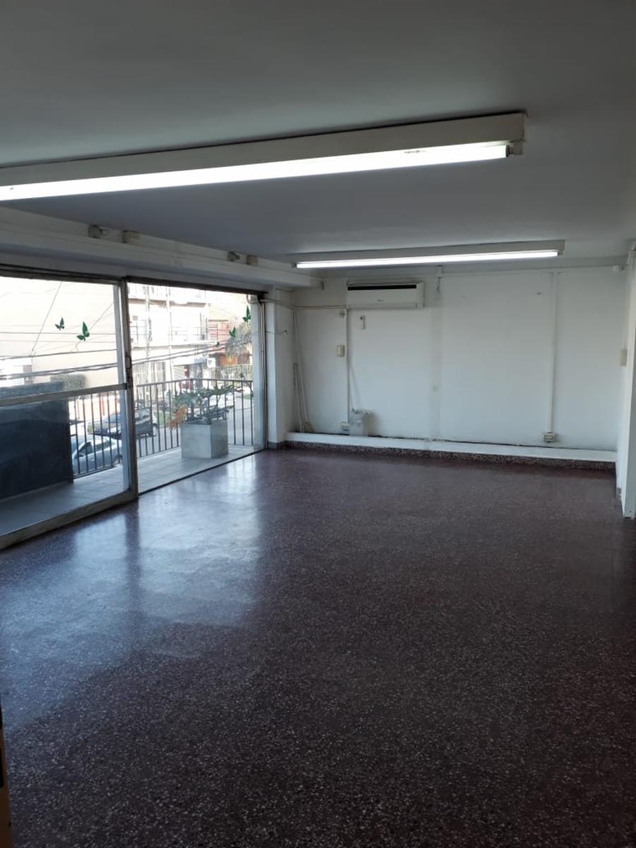 GALPON CON OFICINAS AL FRENTE - 23