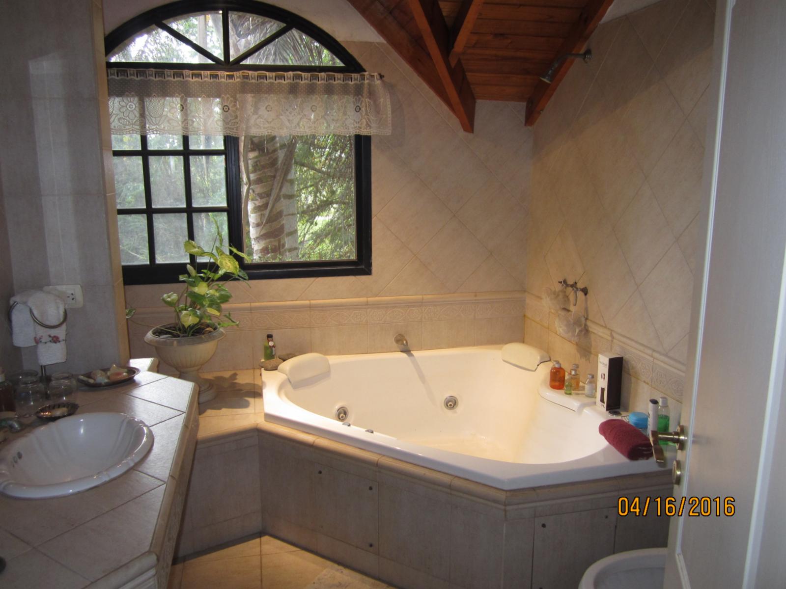 MAGNIFICO CHALET SOBRE GRAN LOTE EN EL PARAISO — foto 9