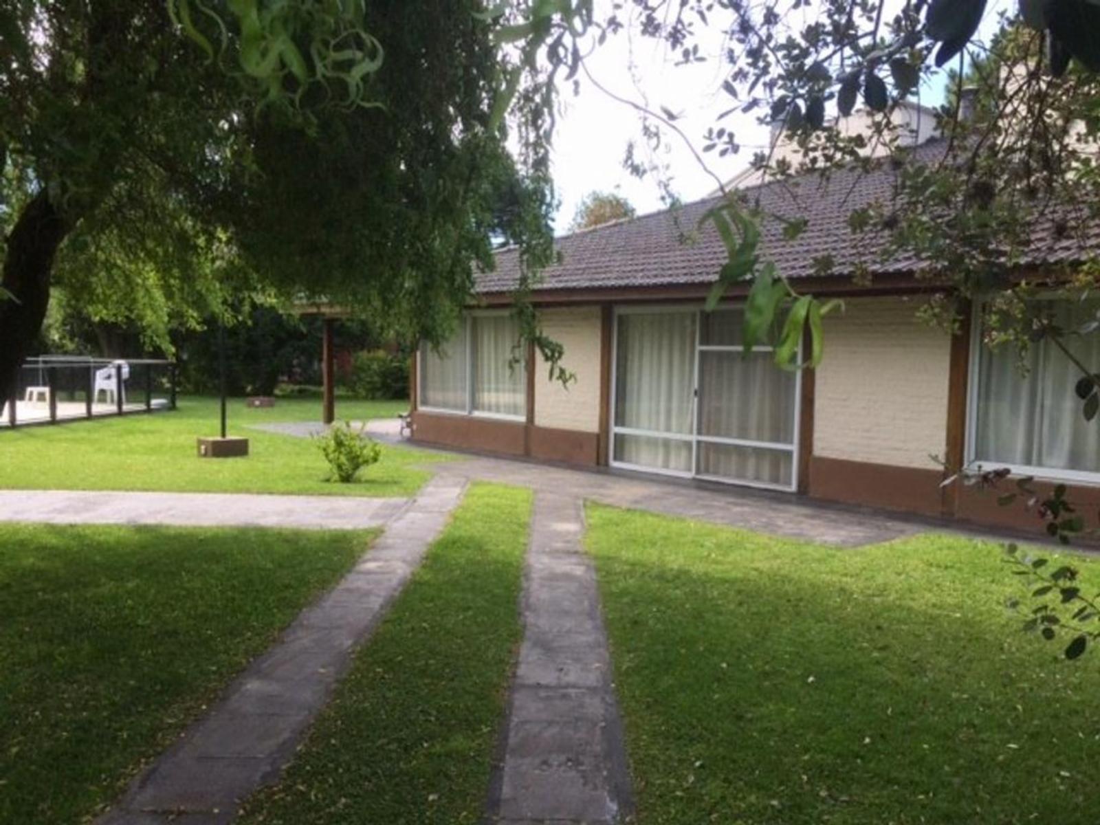 IMPECABLE CHALET DE 6 AMB SOBRE IMPORTANTE LOTE — foto 3