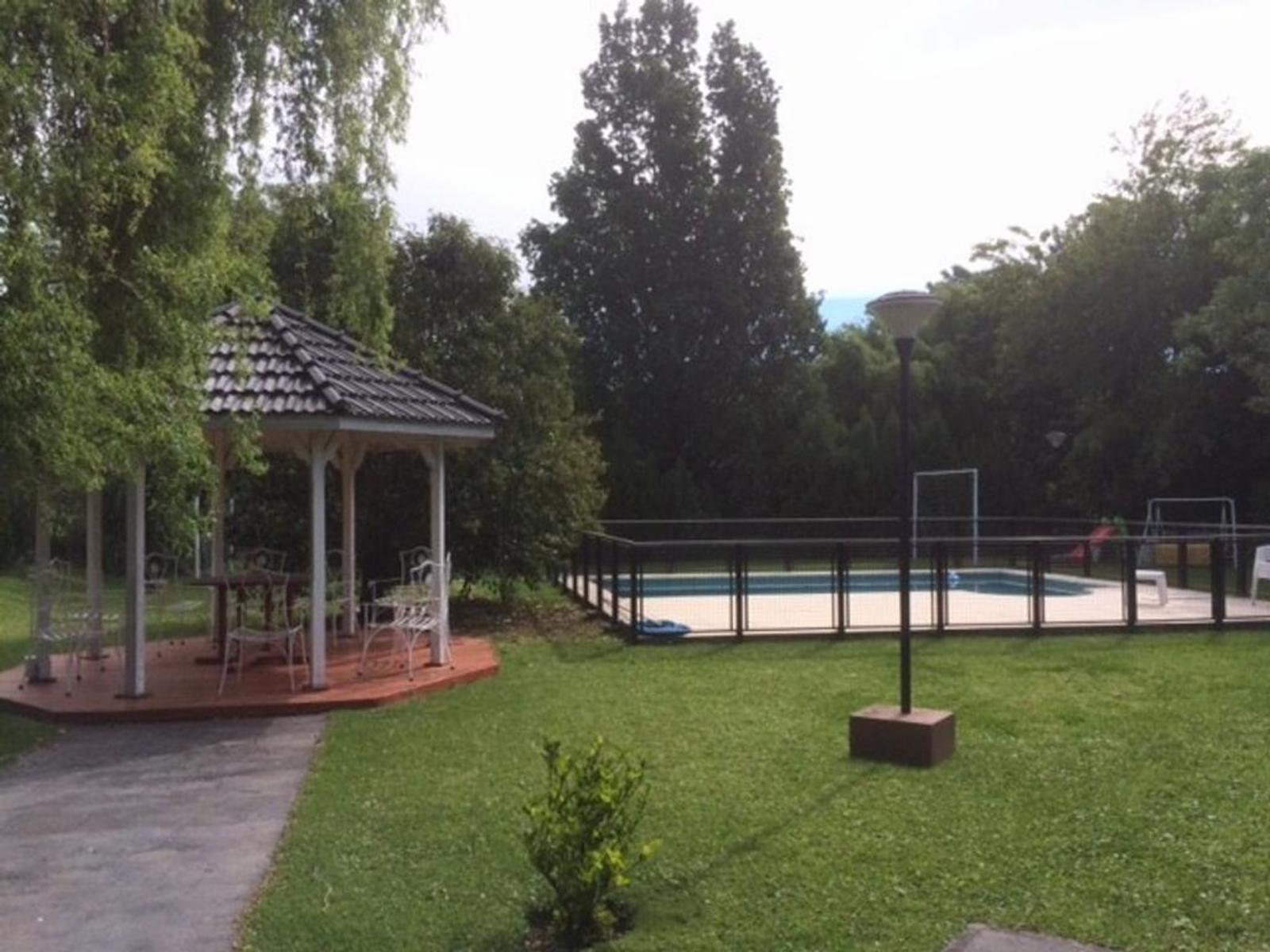 IMPECABLE CHALET DE 6 AMB SOBRE IMPORTANTE LOTE — foto 5