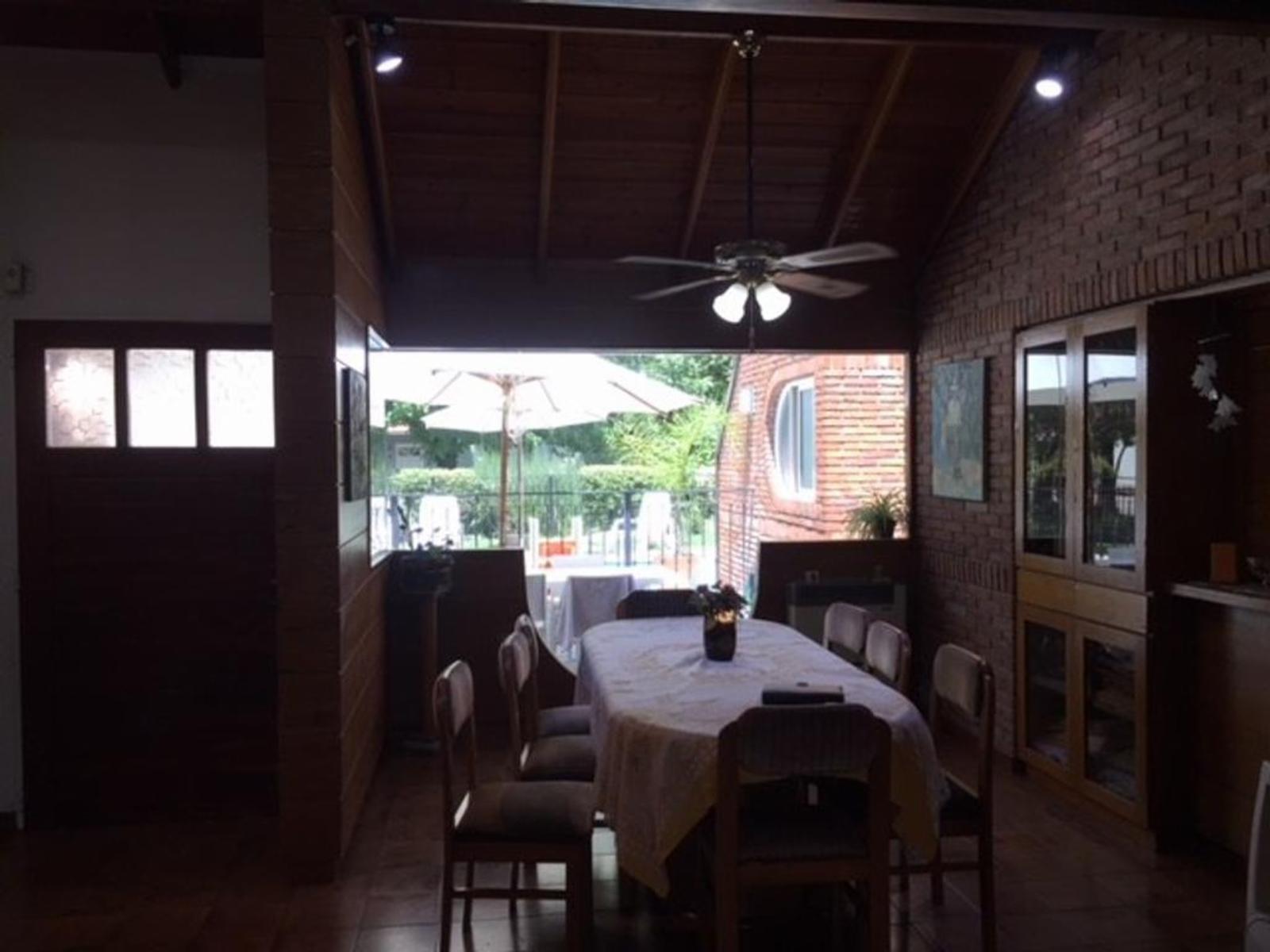 CHALET DE 4 AMB CON PISCINA — foto 2