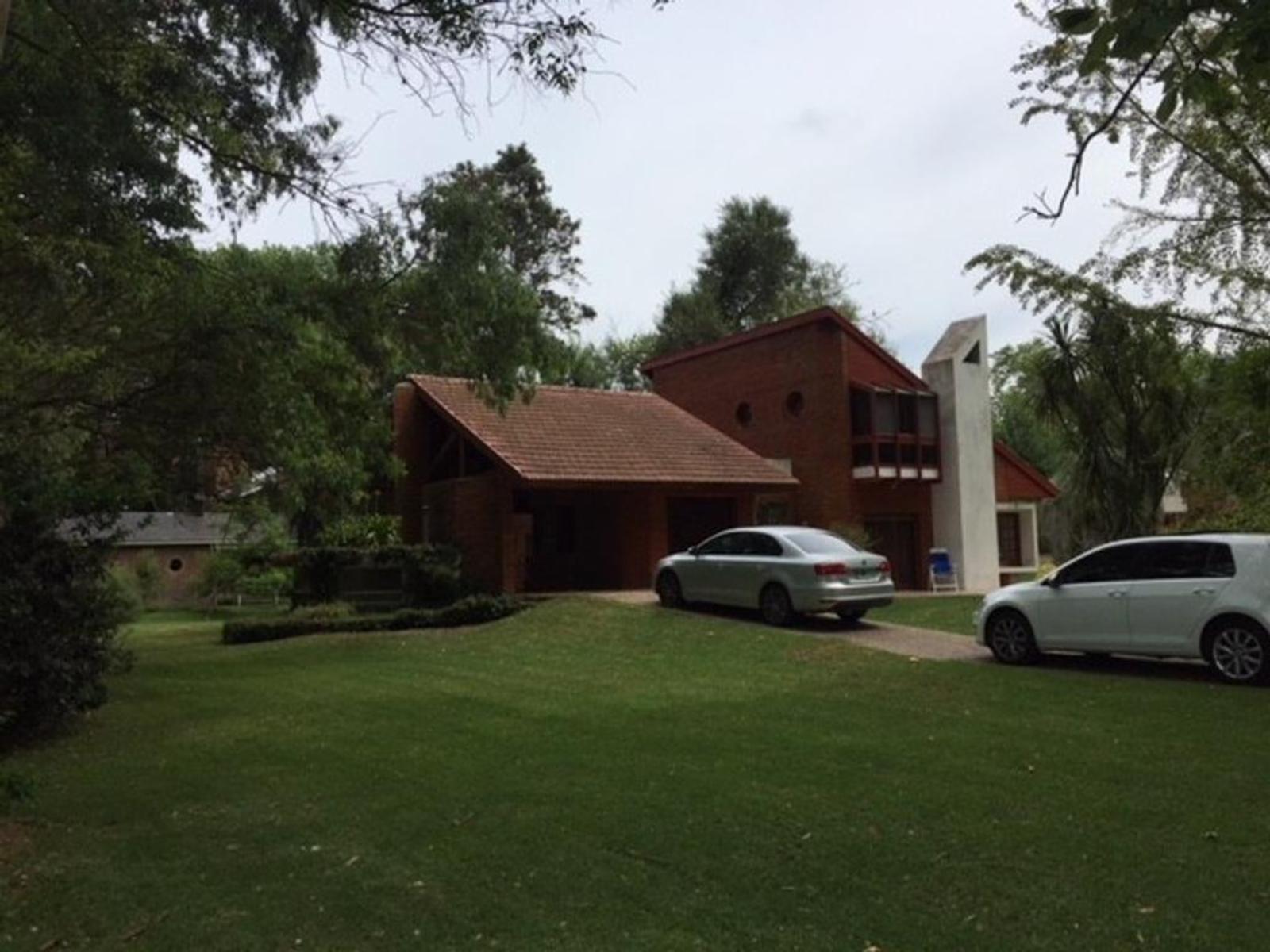 IMPECABLE CHALET SOBRE IMPORTANTE LOTE — foto 3