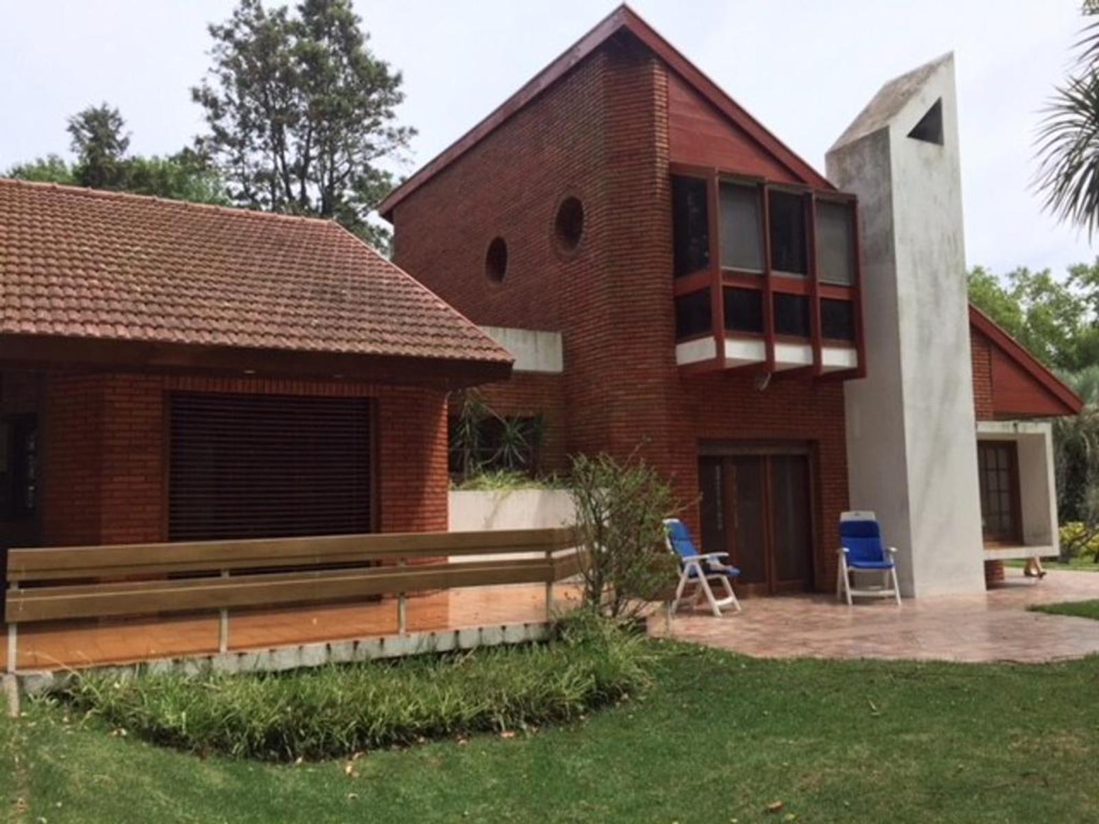IMPECABLE CHALET SOBRE IMPORTANTE LOTE — foto 4