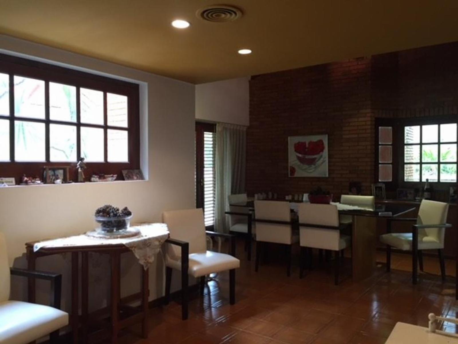 IMPECABLE CHALET SOBRE IMPORTANTE LOTE — foto 6