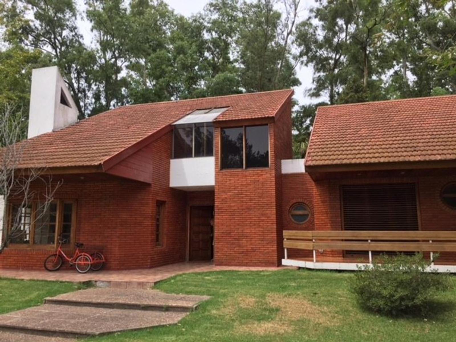 IMPECABLE CHALET SOBRE IMPORTANTE LOTE — foto 7