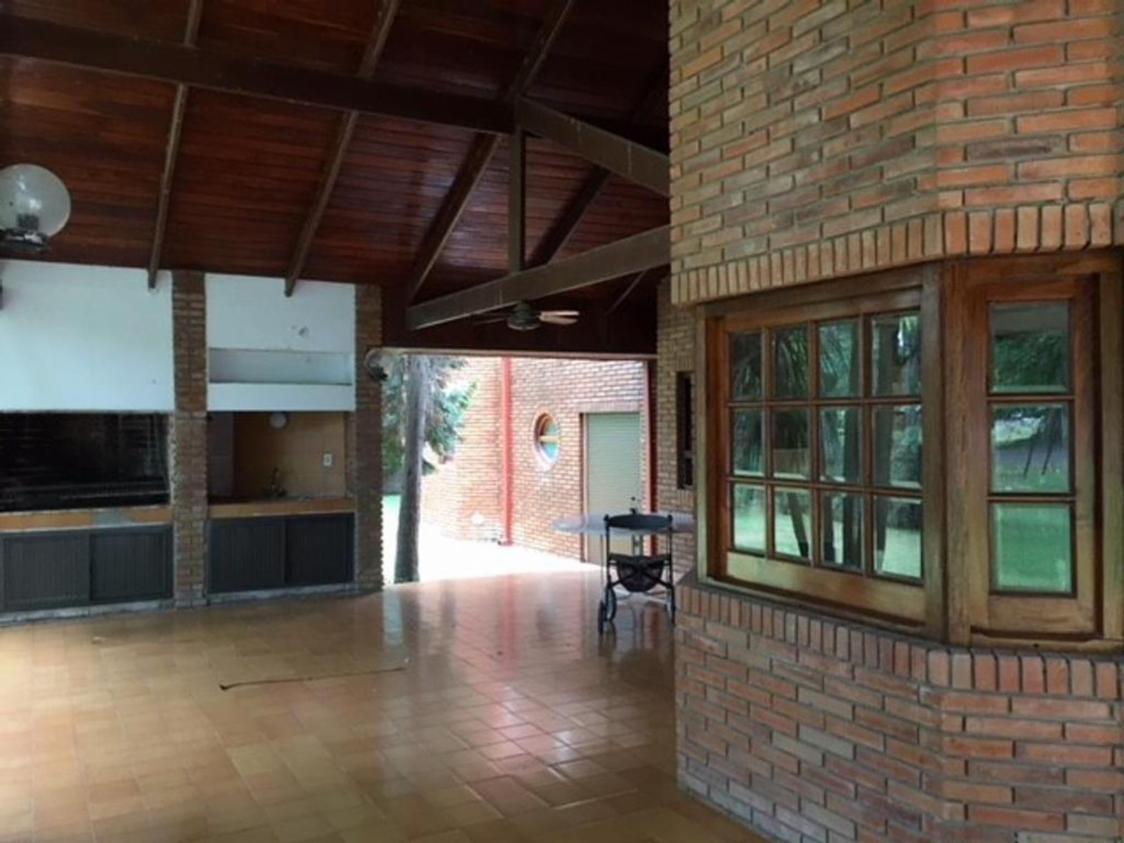IMPECABLE CHALET SOBRE IMPORTANTE LOTE — foto 14