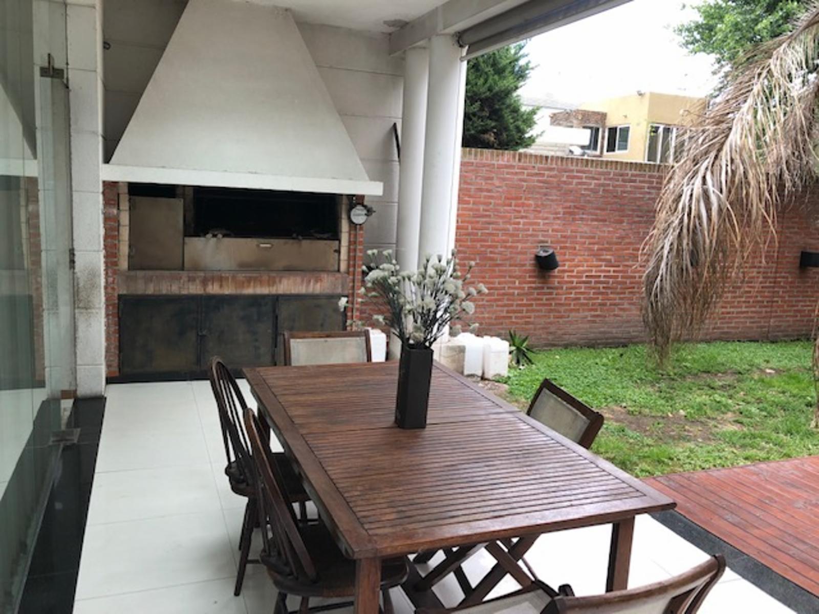 IMPORTANTE CHALET DE CATEGORIA — foto 2