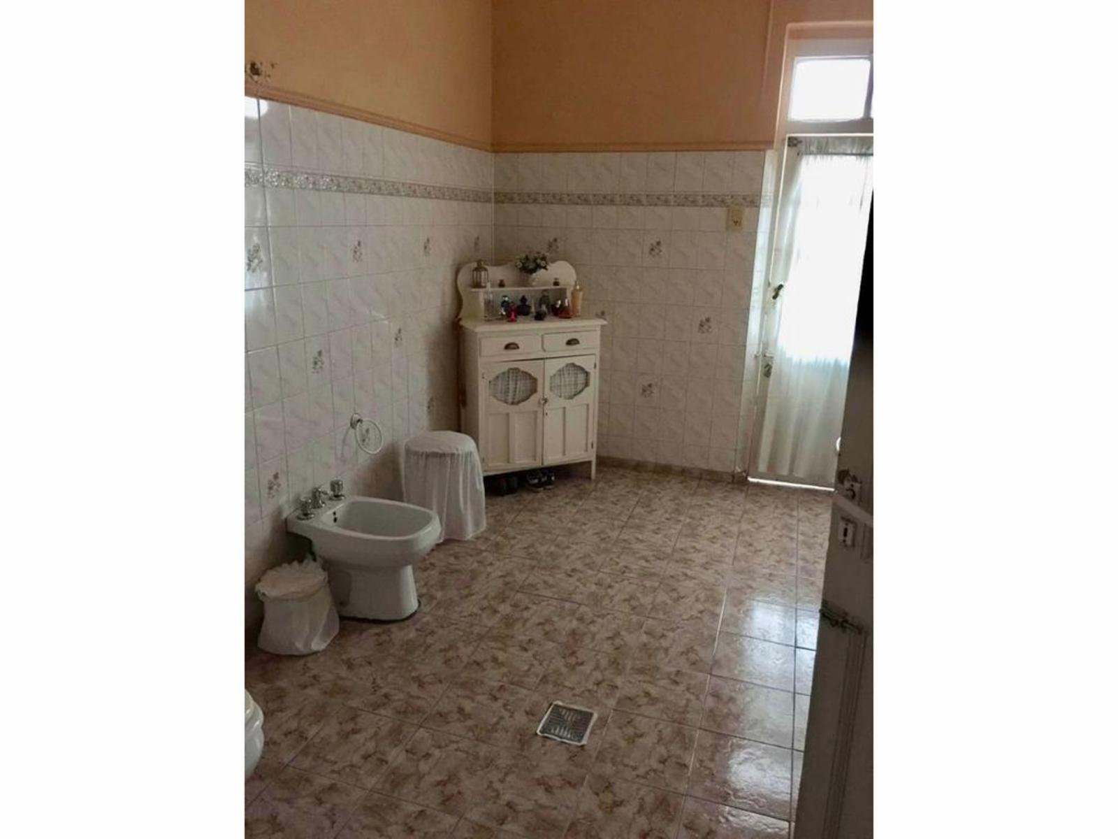 CASA DE 4 AMB SOBRE IMPORTANTE LOTE — foto 9