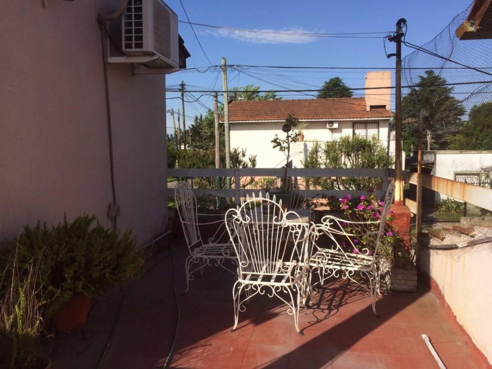 MUY LINDA CASA DE 4 AMB. EN TEMPERLEY E. — foto 10