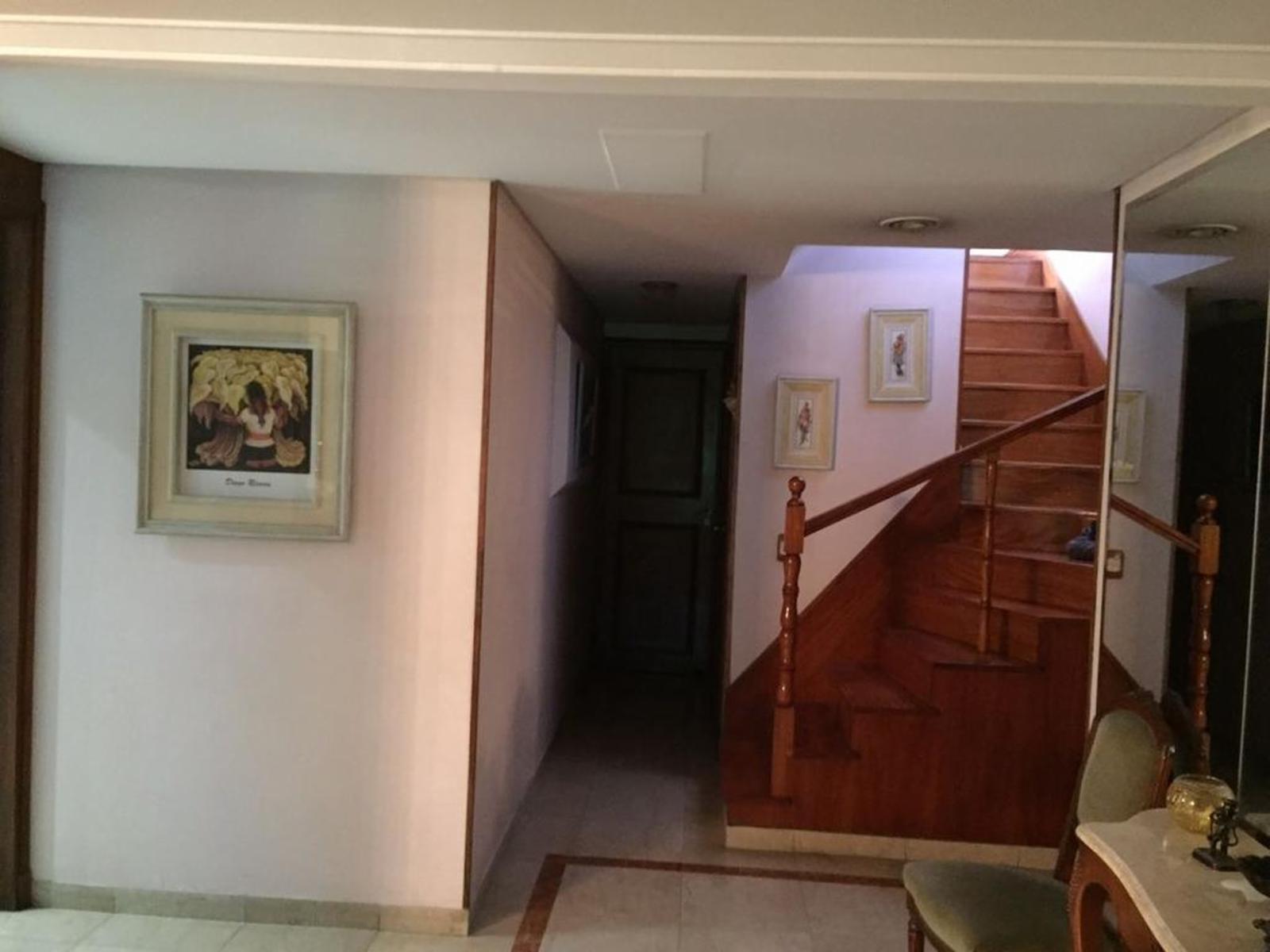 EXCELENTE CHALET DE 5 AMB SOBRE H YRIGOYEN — foto 4