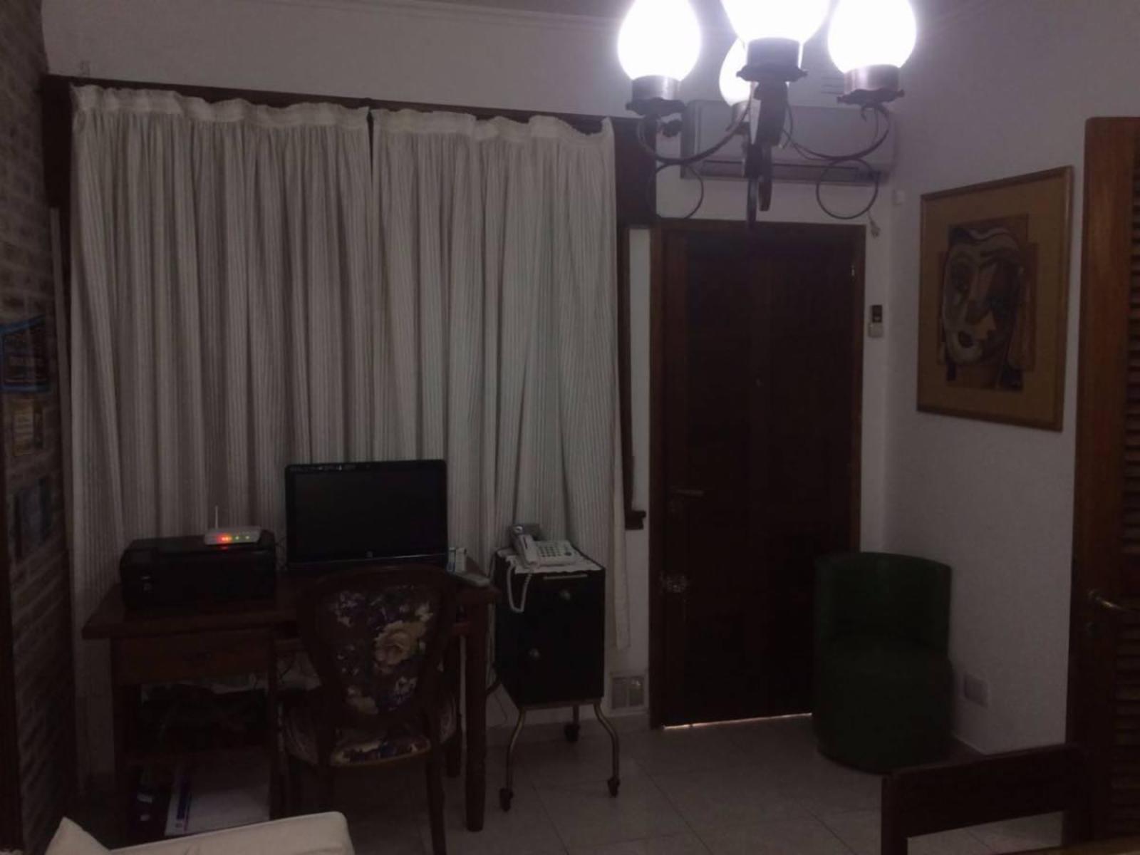 CASA DE 4 AMB. CON LOCAL AL FRENTE — foto 11