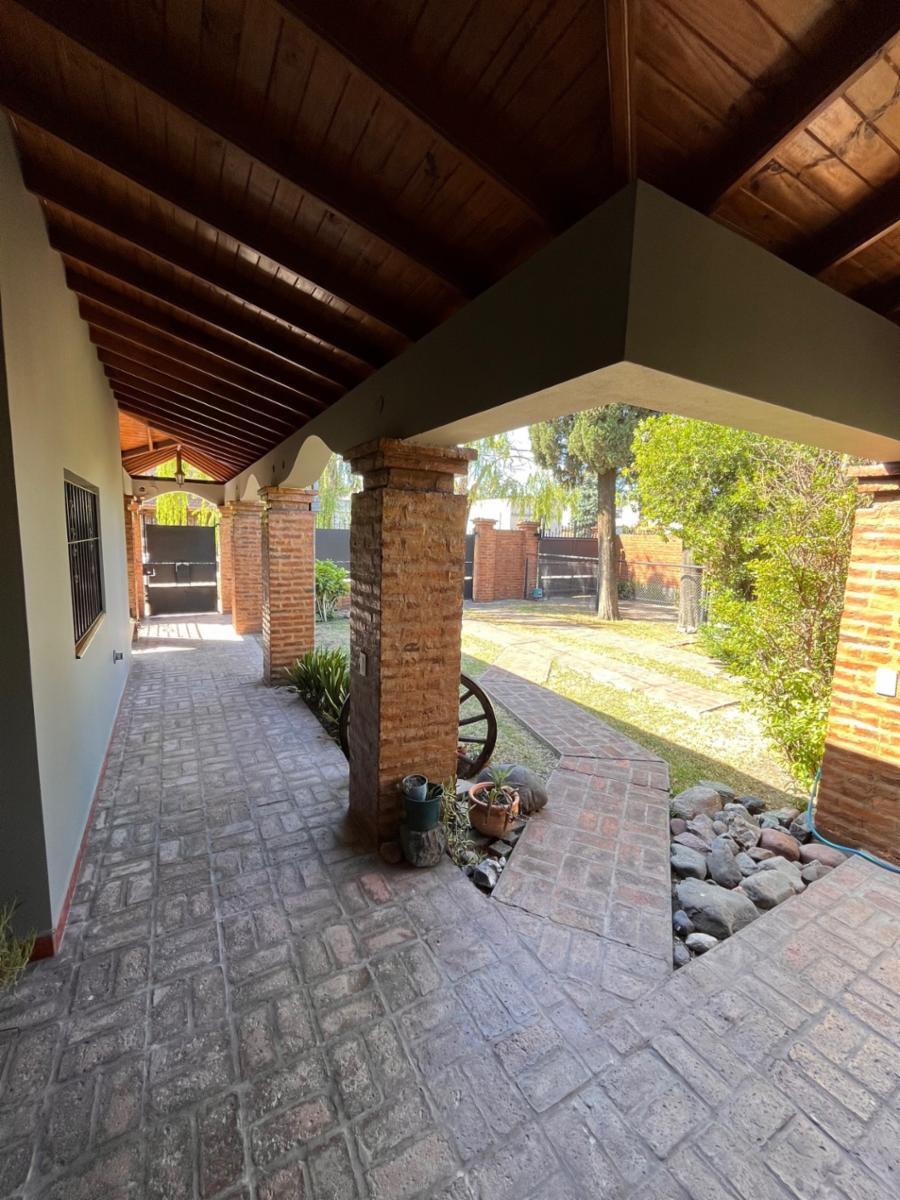 MUY LINDO CHALET FAMILIAR O MULTIFAMILAR SOBRE DOS LOTES — foto 9