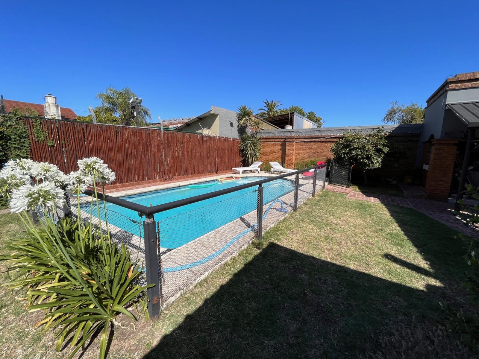 MUY LINDO CHALET FAMILIAR O MULTIFAMILAR SOBRE DOS LOTES — foto 12