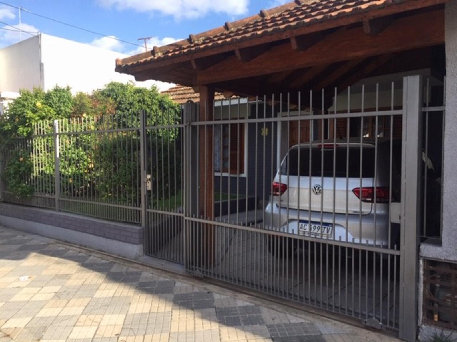 IMPECABLE CASA DE 3 AMB — foto 2