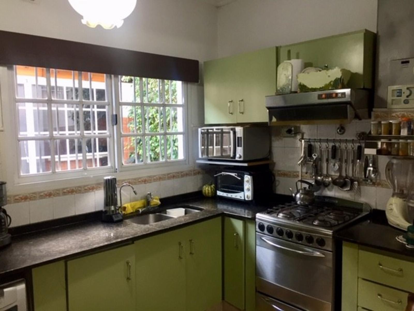 IMPECABLE CASA DE 3 AMB — foto 8