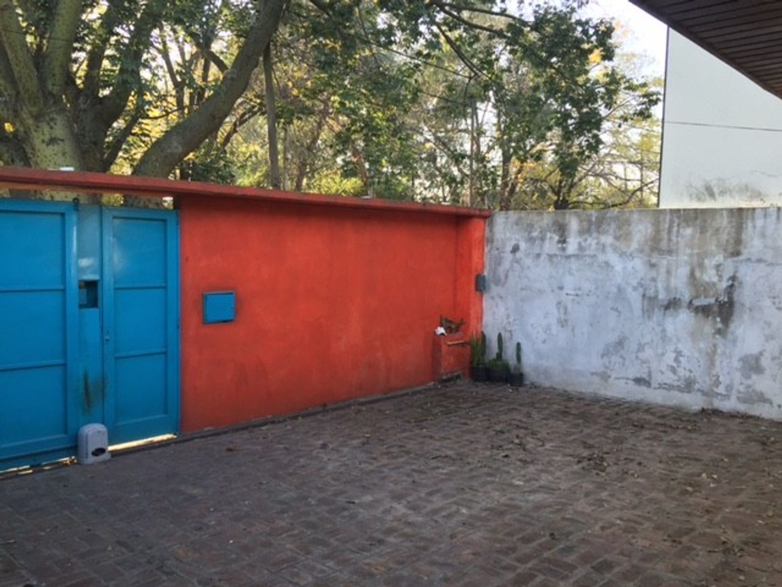 INTERESANTE CASA A TERMINAR SOBRE LOTE DE 433MTS2 - 2