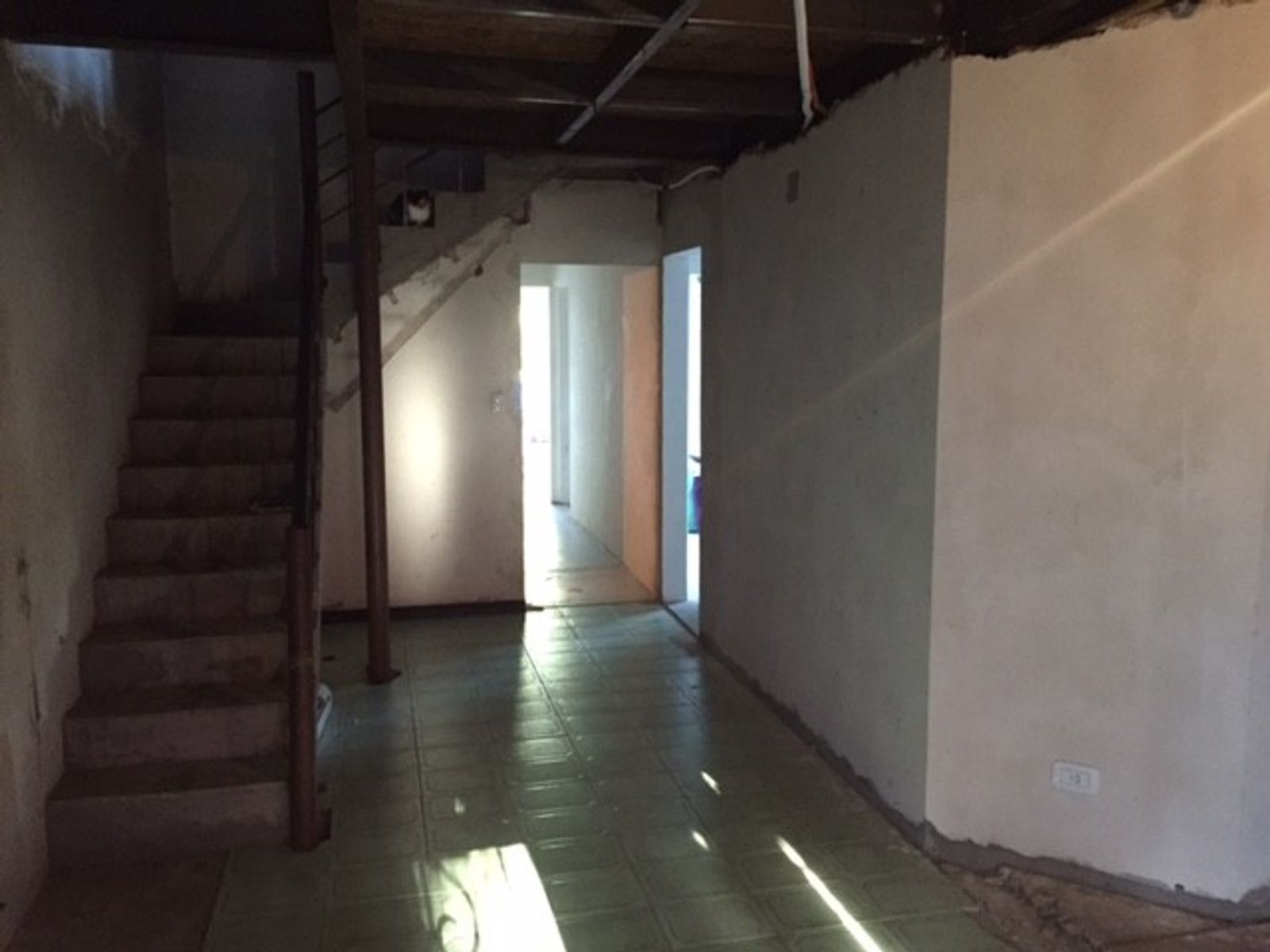INTERESANTE CASA A TERMINAR SOBRE LOTE DE 433MTS2 - 6