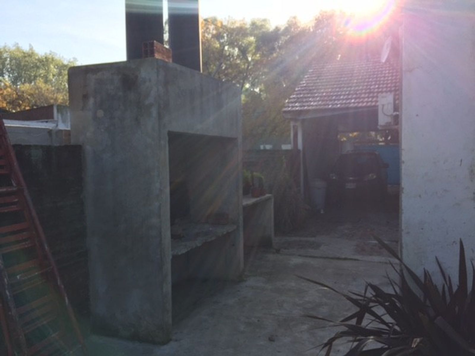 INTERESANTE CASA A TERMINAR SOBRE LOTE DE 433MTS2 - 12