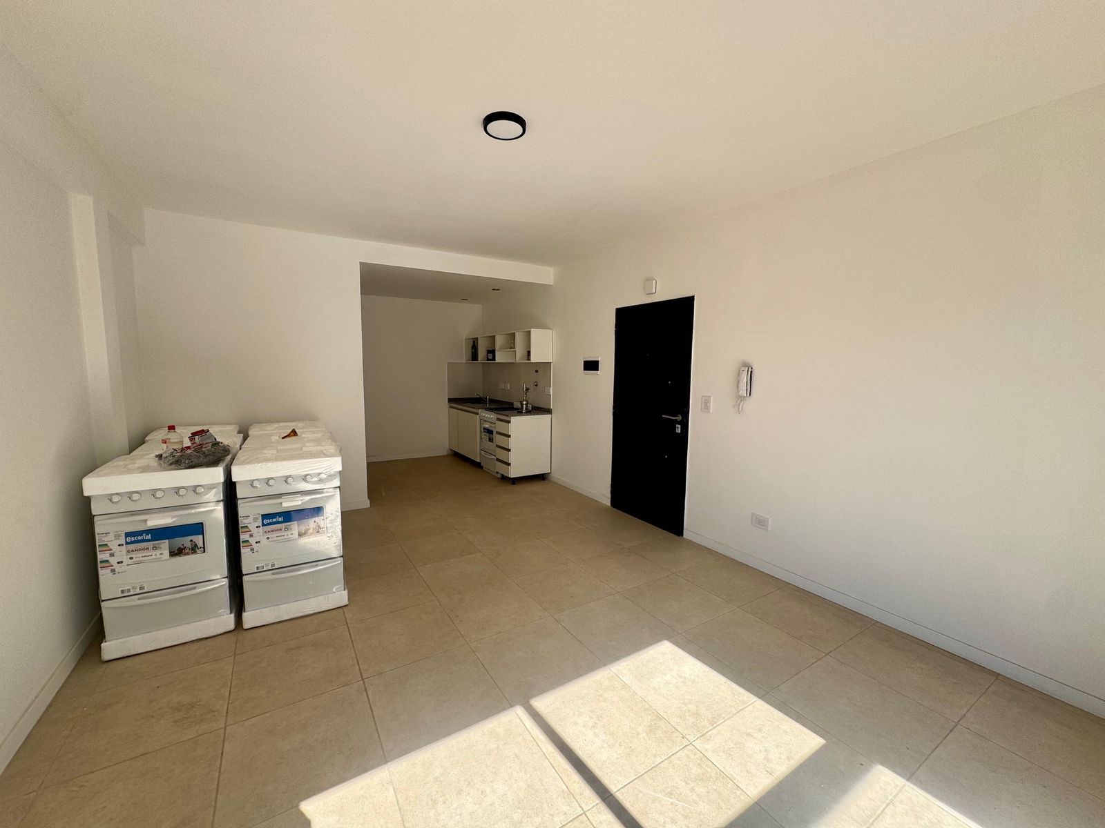 IMPECABLE MONOAMBIENTE A ESTRENAR EN BANFIELD - 3