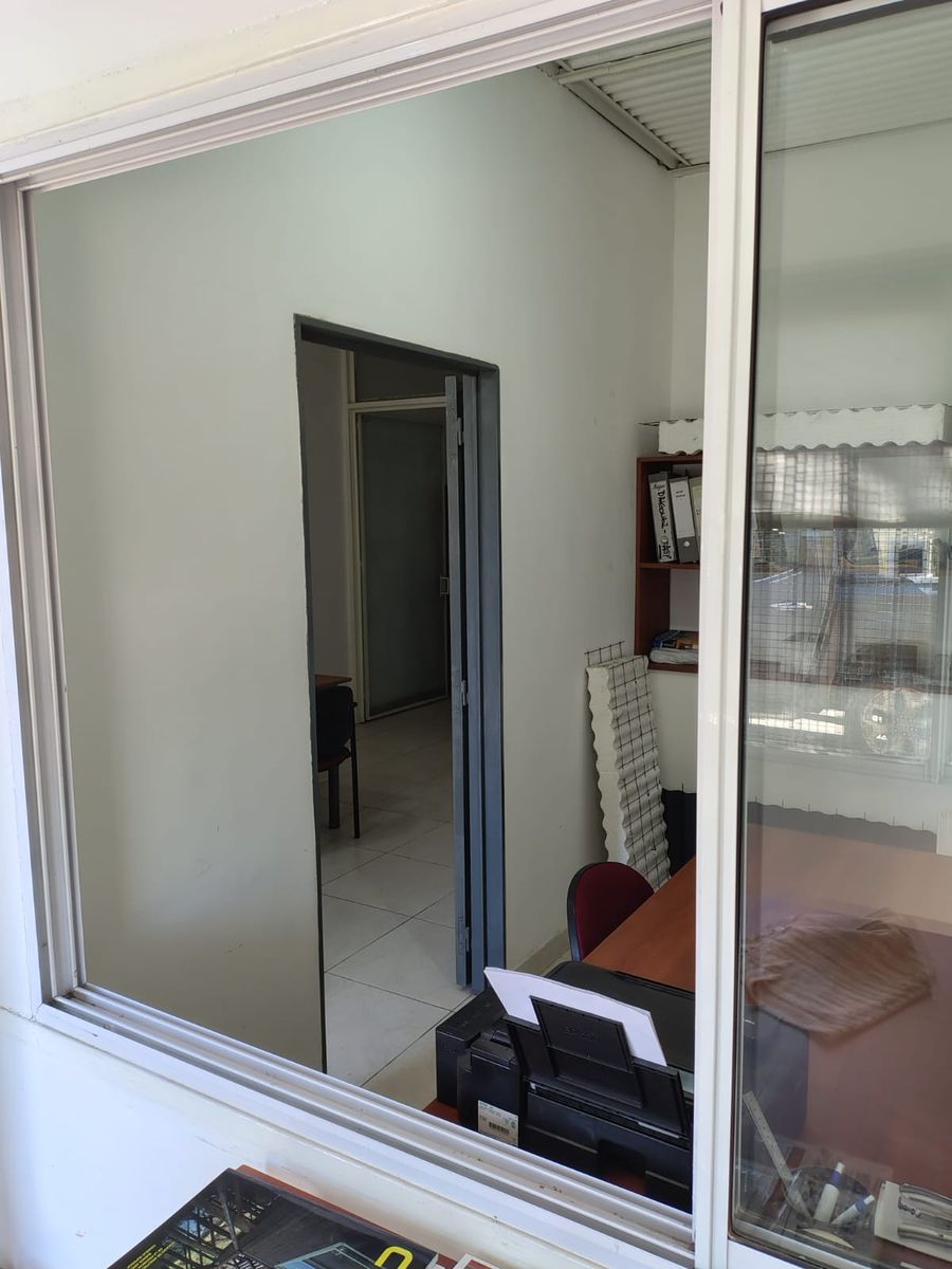 Deposito con oficinas y local en alquiler - 9