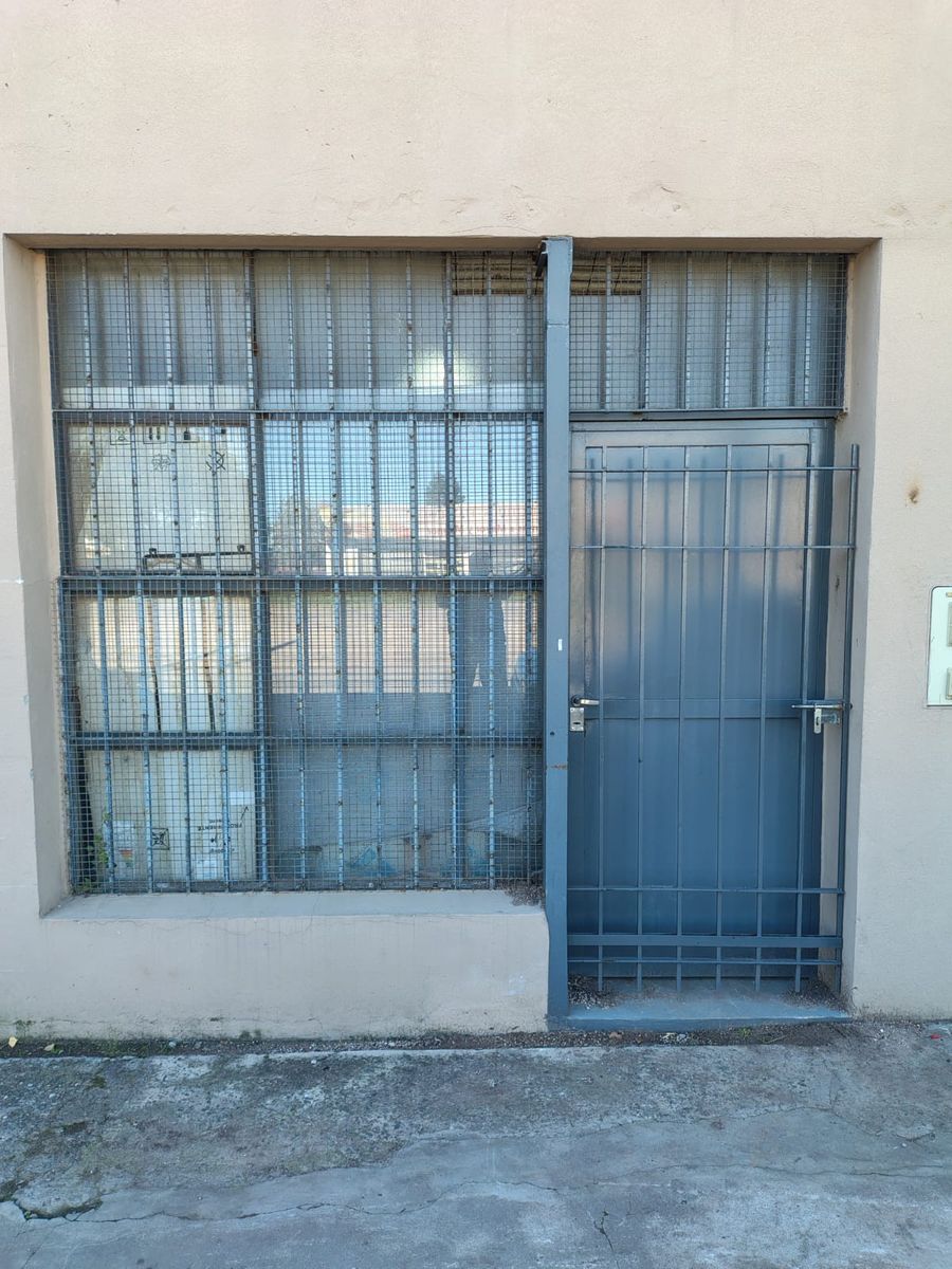 Deposito con oficinas y local en alquiler - 13