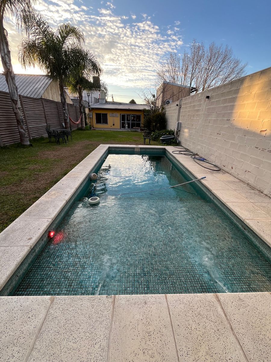 Casa Sobre Gran Lote en Una Planta con Pileta y Quincho - 7
