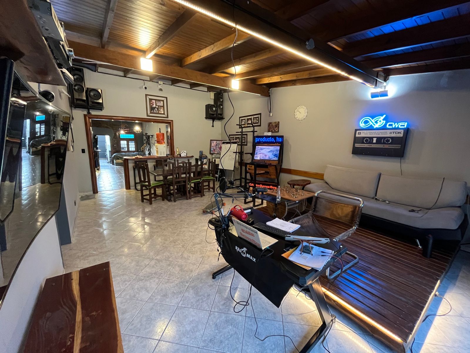 Casa Sobre Gran Lote en Una Planta con Pileta y Quincho - 9