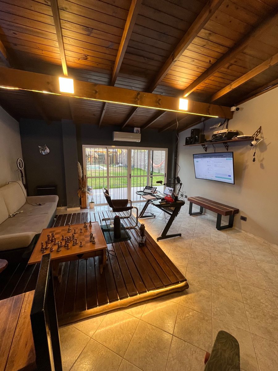 Casa Sobre Gran Lote en Una Planta con Pileta y Quincho - 10