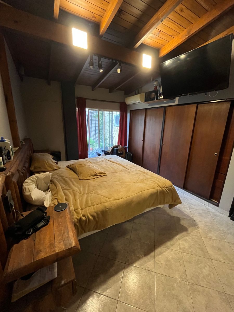 Casa Sobre Gran Lote en Una Planta con Pileta y Quincho - 11