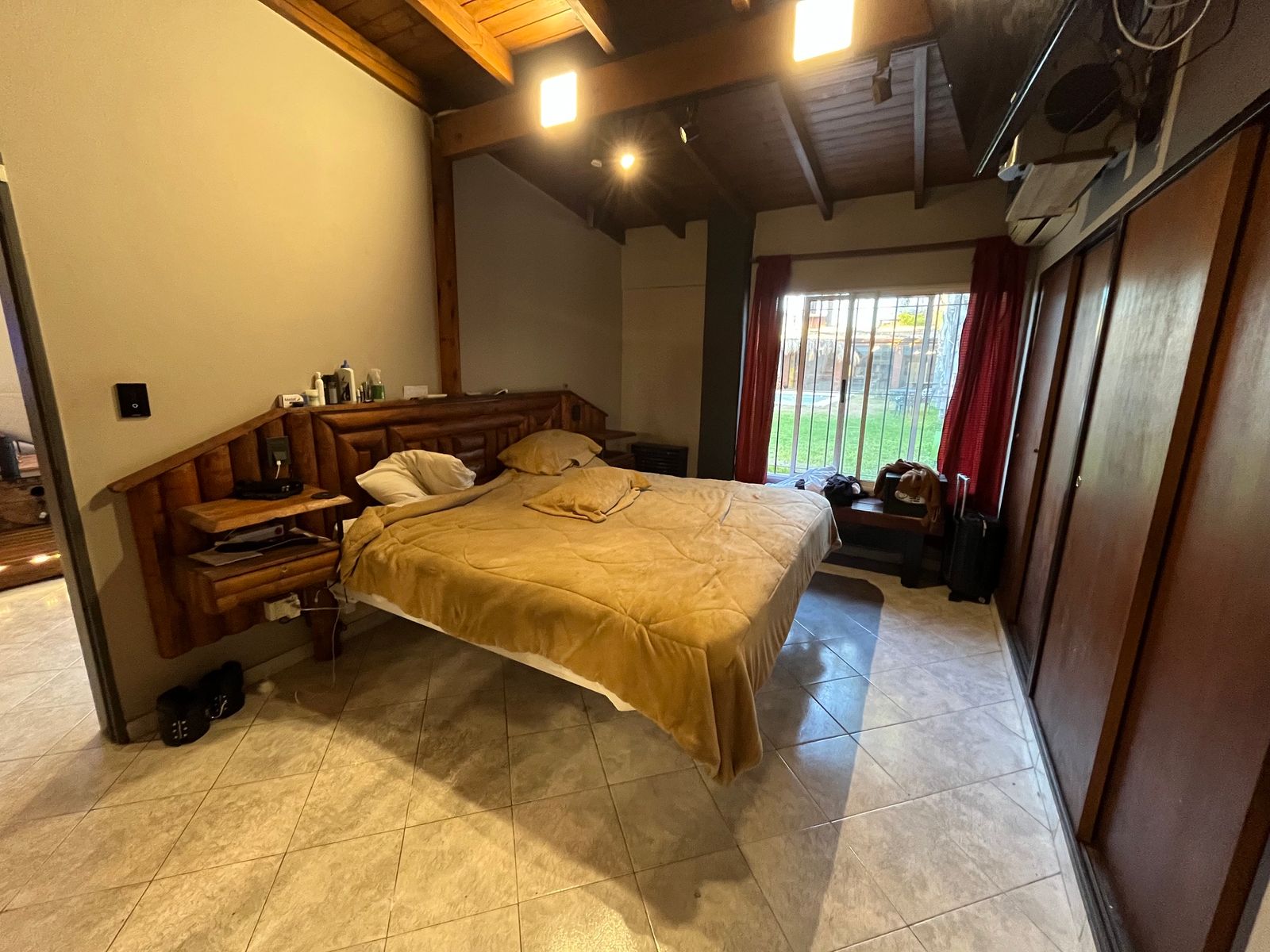 Casa Sobre Gran Lote en Una Planta con Pileta y Quincho - 15